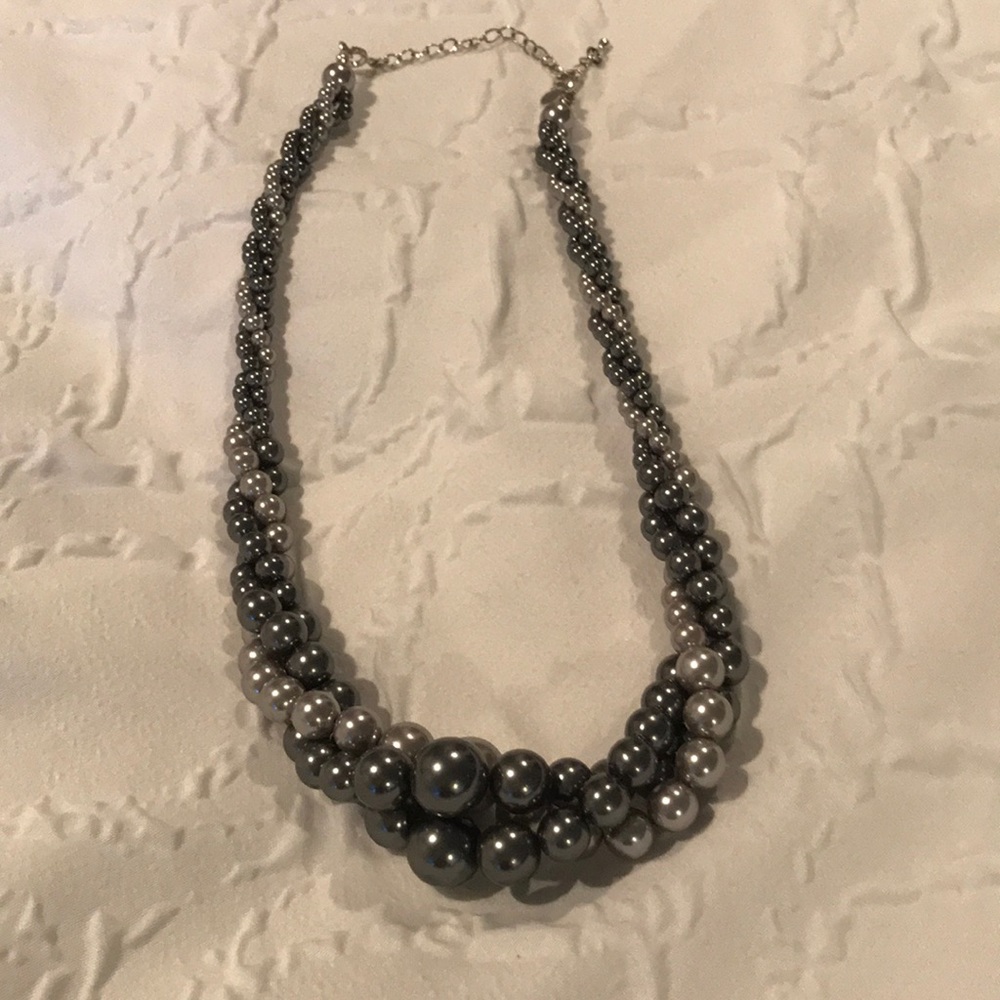 Grey faux pearl choker
